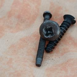 3 vis pour different fusils
