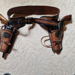 Holster double avec ses balles  factices pour décoration