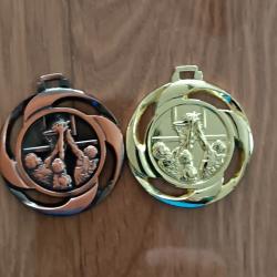 2 MEDAILLES MOTIF BASKETBALL