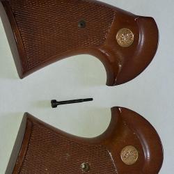 Colt PYTHON crosse bois complète  d origine TBE vendu par poudrenoirepro