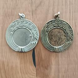 2 MEDAILLES POUR INSERT MOTIF DIVERS