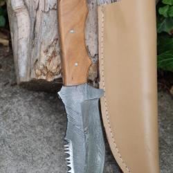 Couteau Tactical Survie Lame Damas Acier 256 Couches Manche Bois Olivier Etui Cuir Fabric Artisanale