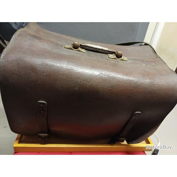 Superbe sacoche - cartable rivet en cuir pais SNCF - annes 50