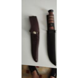 Deux COUTEAUX DE CHASSE. AVEC ETUI