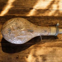 Poire à poudre ancienne G & J.W. Hawksley - décor en relief - 21 cm - XIXe siècle