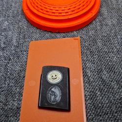 UNIQUE - MIKROS - 6-35 - Pièce - Plaquette GAUCHE + vis