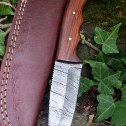 Couteau Skinner Damas Lame Drop Point Acier 256 Couches Manche Chêne Etui Cuir Fabr Artisanale