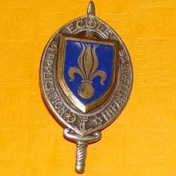 Ecole d'Application d'Infanterie, AUVOURS, ajouré, dos lisse relief , ATTACHE CASSEE, FABRICANT DRAG