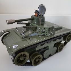 Tank Joustra no 10 Tchad jouet vintage en tôle sans moteur