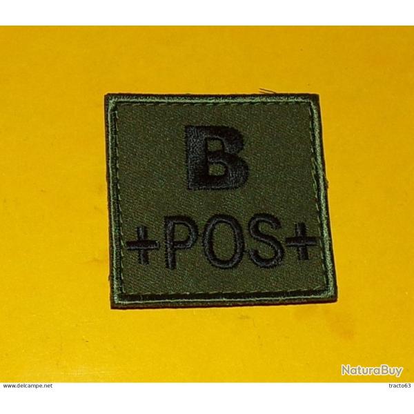 TISSU AVEC VELCRO DU GROUPE SANGUIN B POSITIF , DIMENSION 5 CM X 5 CM , TRES BON ETAT VOIR PHOTOS .