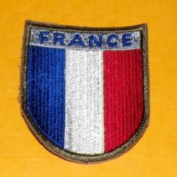 INSIGNE EN TISSU ARMEE FRANCAISE : DRAPEAU FRANCE , MODELE ANCIEN  , BON ETAT VOIR PHOTO . POUR TOUT