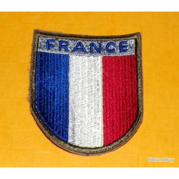 INSIGNE EN TISSU ARMEE FRANCAISE : DRAPEAU FRANCE , MODELE ANCIEN  , BON ETAT VOIR PHOTO . POUR TOUT