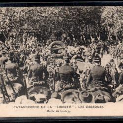 CPA- Marine Militaire -CATASTROPHE DE LA " LIBERTÉ "-LES OBSÈQUES  N°3772
