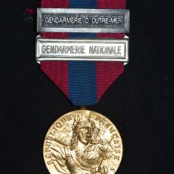 MEDAILLE DEFENSE NATIONALE-AGRAFES GENDARMERIE NATIONALE-GENDARMERIE D'OUTRE MER