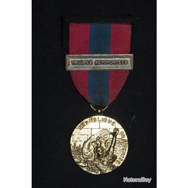 MEDAILLE DEFENSE NATIONALE-AGRAFE TROUPES AEROPORTEES (PARACHUTISTES)