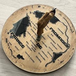 Planche à fromage motif chasse 1e au enchère