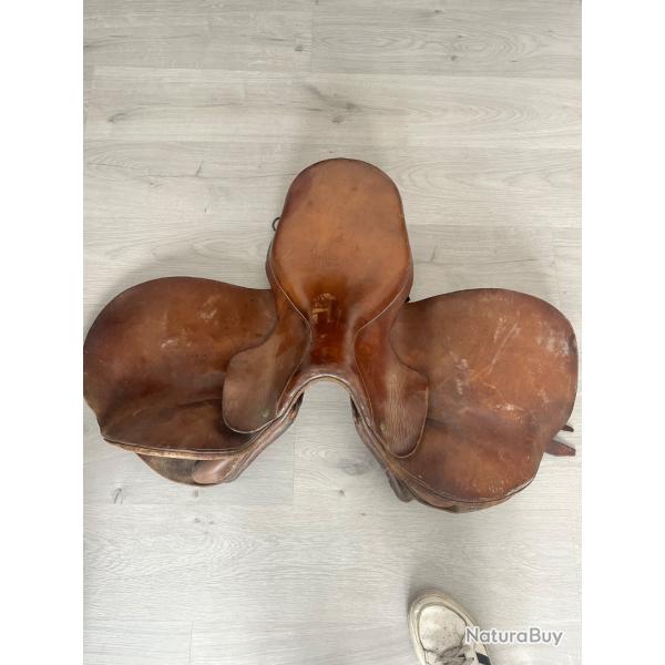 Selle  cheval militaire 1 au enchres