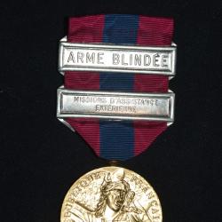 MEDAILLE DEFENSE NATIONALE-AGRAFES MISSION D'ASSISTANCE EXTERIEURE-ARME BLINDEE-CLASSE BRONZE
