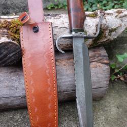 Couteau de Chasse Damas Garde & Lame 256 Couches Trailing Point Manche Bois Fab Artisanale Etui Cuir