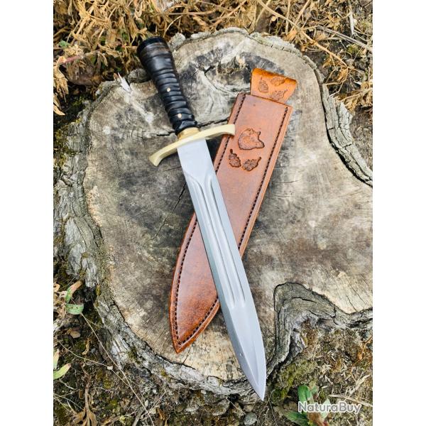 dague de chasse d'artisan / manche en corne de gazelle et buffle noir / gravure sanglier