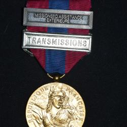 MEDAILLE DEFENSE NATIONALE-AGRAFES MISSION D'ASSISTANCE EXTERIEURE-TRANSMISSIONS-CLASSE BRONZE
