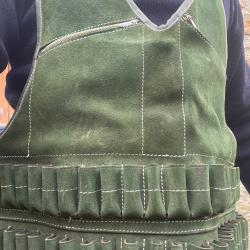 Superbe gilet cartouchière en croûte de cuir !