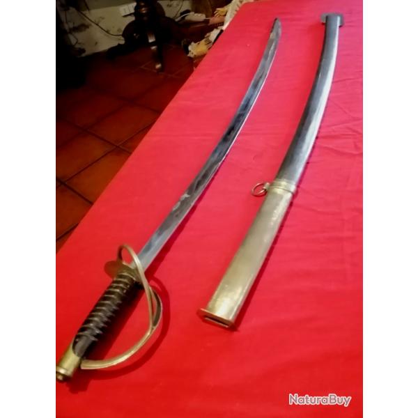 grand sabre avec fourreau
