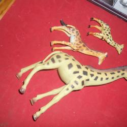 girafes miniatures en pvc différentes tailles lot de 3