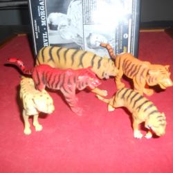 tigres miniatures en pvc différentes tailles lot de 5 avec une panthère/jaguar