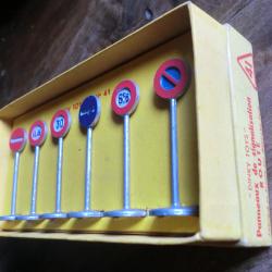 ancien coffret panneaux signalisation ville / mécano "" av henri - barbusse bobigny seine ""   N.41