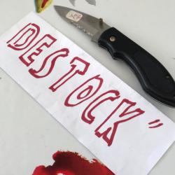 Couteau avec lame semi dentée