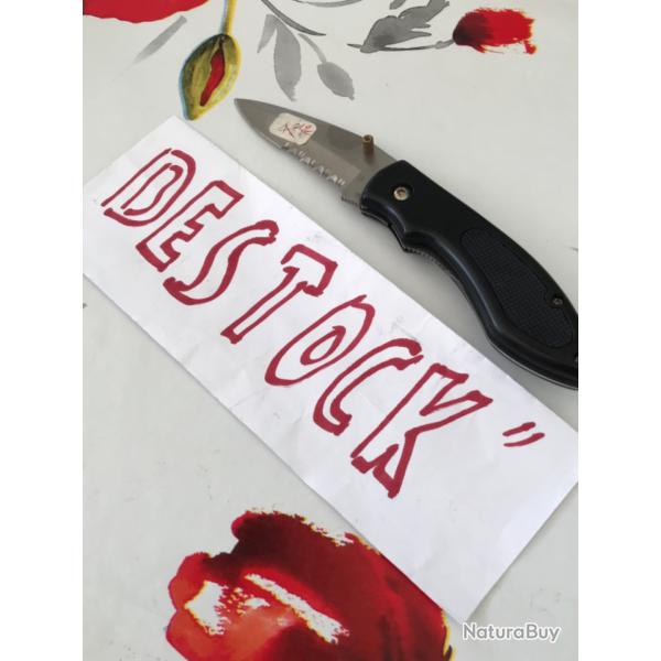 Couteau avec lame semi dente