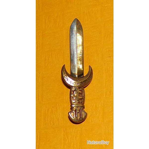 11 D. I, DIVISION de FER, guilloch argent, broche, Drago en haut , FABRICANT  DRAGO PARIS  ,  HOM