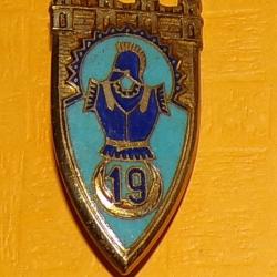 19° Régiment du Génie, hauteur 44 mm, dos guilloché , FABRICANT  DRAGO PARIS  ,  HOMOLOGATION 215,