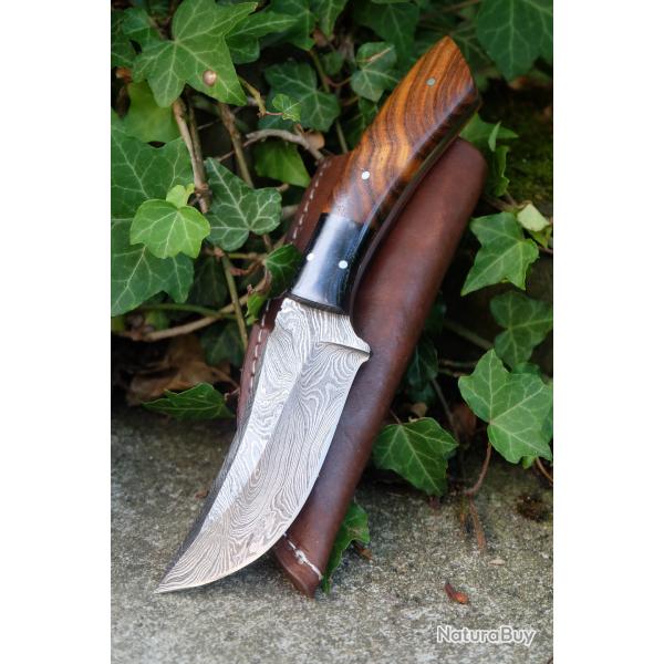 Couteau Skinner Bowie Damas Lame Acier 256 Couches Manche Bois/Rsine Etui Cuir Fabricat Artisanale