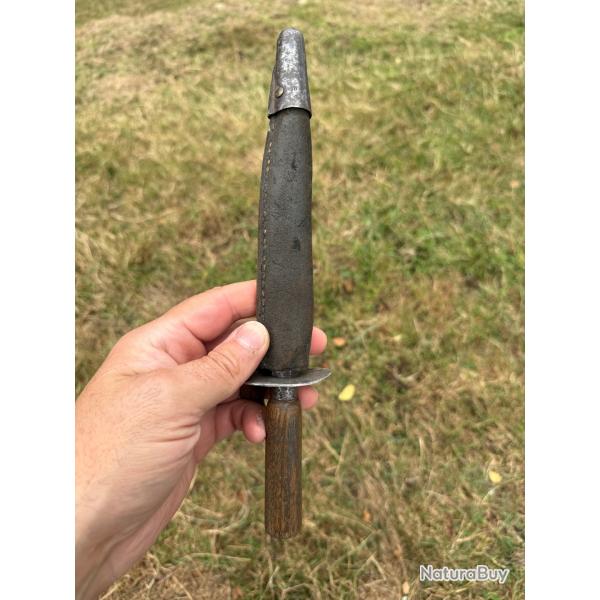 Dague ww1 base de coutrot et us 17 pice terrain