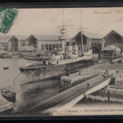 CPA - Marine Militaire - CHERBOURG - l'Arsenal - vue d'ensemble des cales couvertes N°3798
