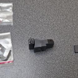 HAUSSE MICROMETRIQUE ET GUIDON LUMINEUX POUR PISTOLET RUGER 22
