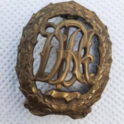 Bel insigne sportif allemand en bronze. Très jolie patine. Beaux marquages. Authentique.