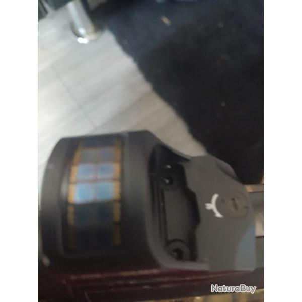 Bonjour je vends mon points rouge  holosum c510 car je n'arrive pas avec neuf  ou change contre lun