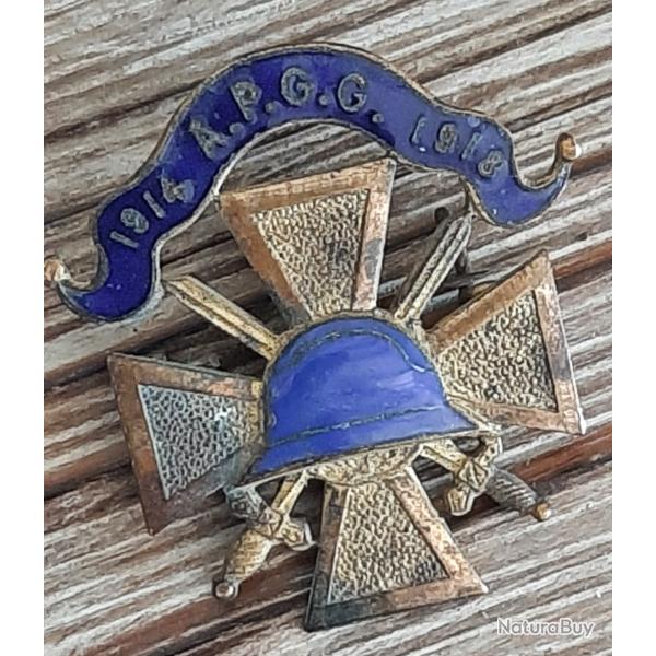 Insigne 14-18 association militaire franaise. Modle maill. Trs beau aprs nettoyage.