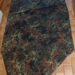 1/2 TOILE DE TENTE DE L'ARMEE ALLEMANDE EPOQUE APRES GUERRE , 2 SOLDATS AVAIENT CHACUN UN 1/2 DE TEN