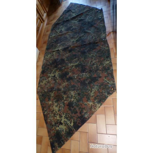 1/2 TOILE DE TENTE DE L'ARMEE ALLEMANDE EPOQUE APRES GUERRE , 2 SOLDATS AVAIENT CHACUN UN 1/2 DE TEN