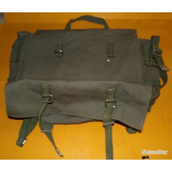 MUSETTE MILITAIRE EN TISSU DE TYPE ARMEE ALLEMANDE   ,DIMENSION LONGUEUR 34 CM , 100 % COTON FABRICA