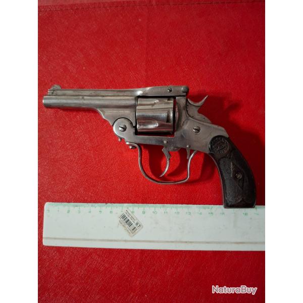 Revolver marca registrada cal.380.