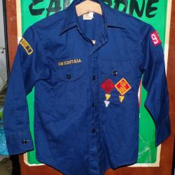 CHEMISE POUR ENFANT SCOUT AMERICAIN , DIMENSION VOIR PHOTOS  ,  ETAT  VOIR PHOTOS. POUR TOUT RENSEIG