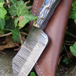 Couteau de Poche Skinner Butcher Damas Lame Acier 256 Couches Manche Bois Etui Cuir Fab Artisanale