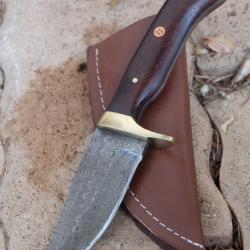 Couteau Skinner Damas Lame Acier 256 Couches Manche Bois Laiton Etui Cuir Fabricat Artisanale