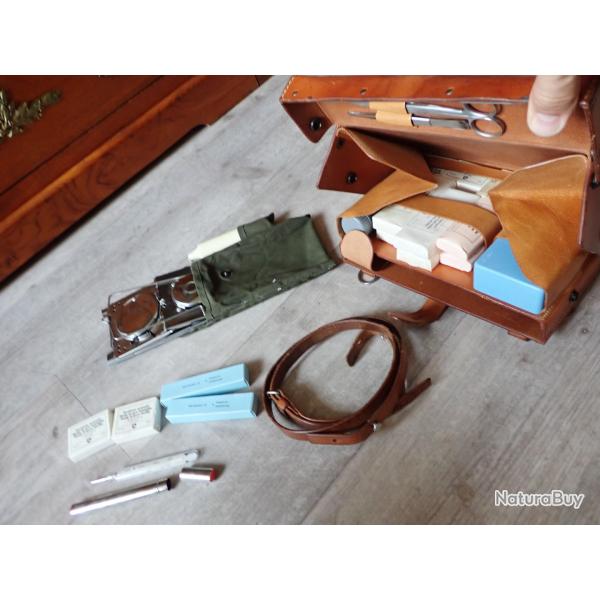 Sacoche, trousse de secours, d'infirmier suisse avec lanterne et accessoires