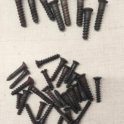 Lot de 35 vis de crosse arme ancienne(type mauser)